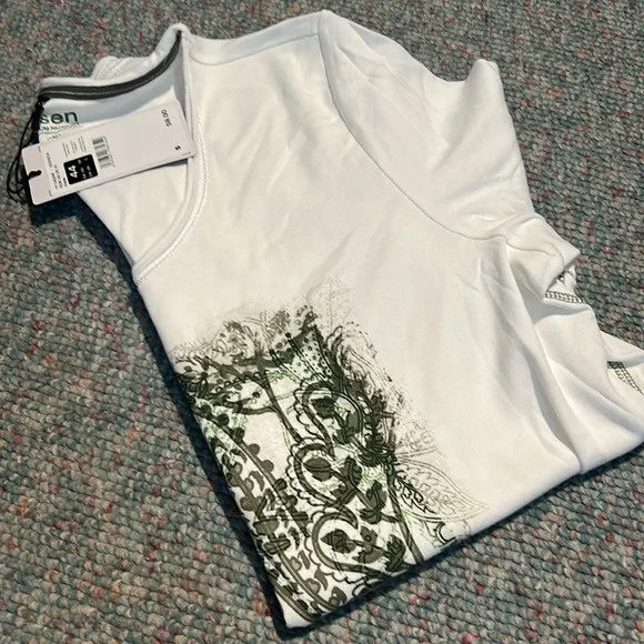 White and Green Women's Top NWT size large - Picture 10 of 10